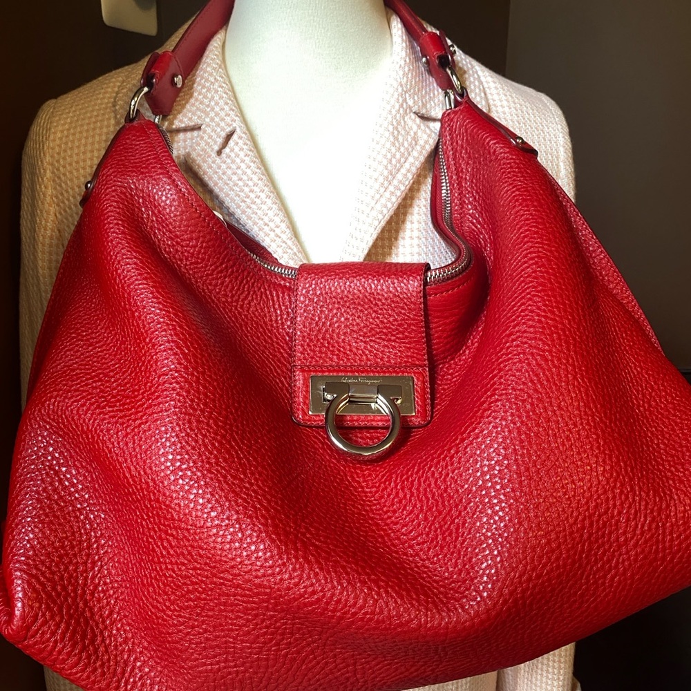 Salvatore Ferragamo FANISA Pebbled Leather handbag. Large. Excellent condition!